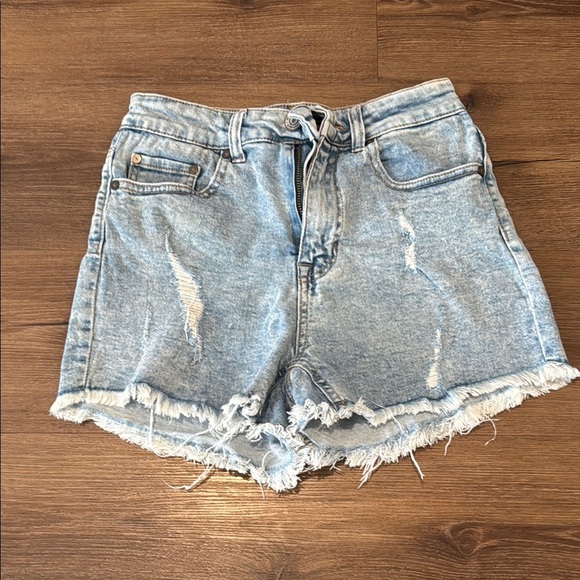 Indigo Rein Pants - Woman's Indigo Rein Distressed High-Waisted Distressed Jean Shorts. Size 5/26